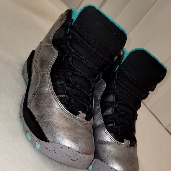 Jordan lady liberty Size 6.5y - Picture 2 of 4